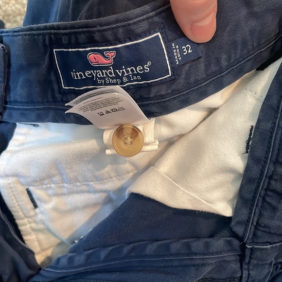 Vineyard Vines Men’s Shorts - Picture 3 of 3